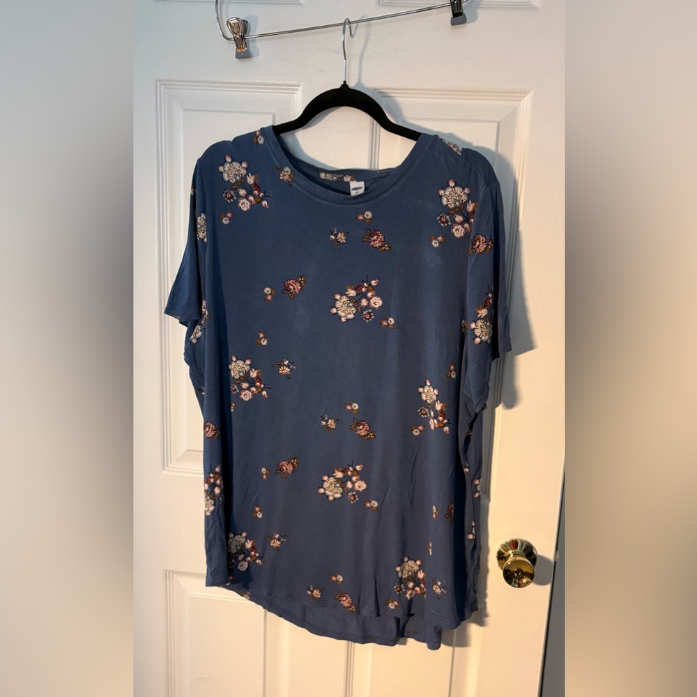 Old Navy Luxe Blue Floral Short Sleeve Top